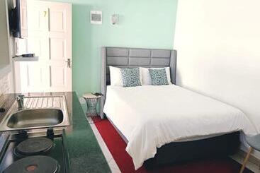 تختخواب و صبحانه Haresca Luxury Accommodation Parow
