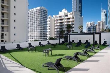 هتل Designer Suites   Versace On View