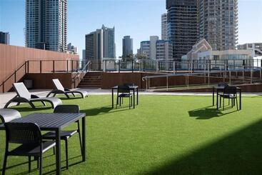 هتل Designer Suites   Versace On View
