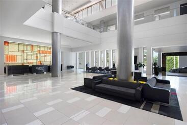 هتل Designer Suites   Versace On View
