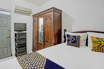 Отель Spot On 92595 Umi Homestay Syariah