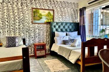پانسیون Ethithiya Vintage Guesthouse And Self Catering
