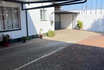 پانسیون Ethithiya Vintage Guesthouse And Self Catering