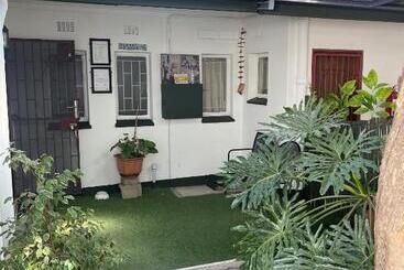 پانسیون Ethithiya Vintage Guesthouse And Self Catering