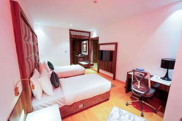 هاستل Quality Inn Elite