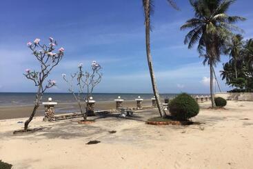 هتل Onthebeach Resort
