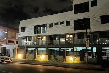 هتل Seven Brothers Apartments