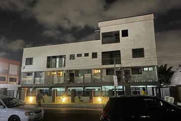 هتل Seven Brothers Apartments