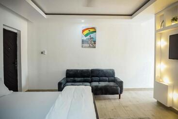 هتل Seven Brothers Apartments