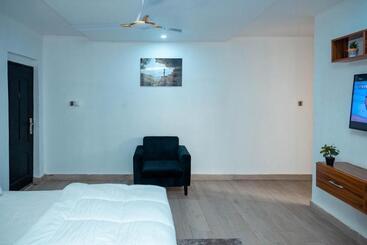 هتل Seven Brothers Apartments