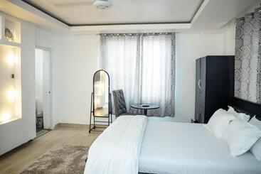 هتل Seven Brothers Apartments