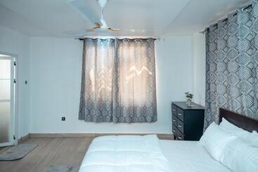 هتل Seven Brothers Apartments