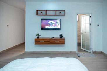هتل Seven Brothers Apartments