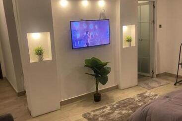 هتل Seven Brothers Apartments