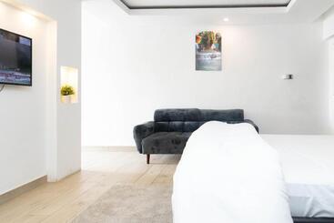 هتل Seven Brothers Apartments