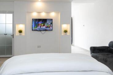هتل Seven Brothers Apartments