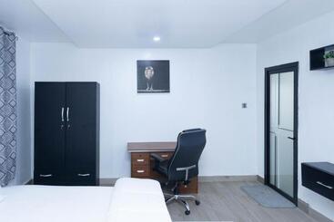 هتل Seven Brothers Apartments