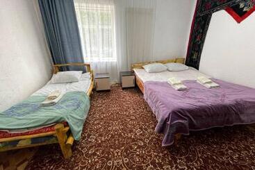 پانسیون Guest House Emily 2