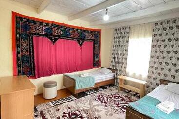 پانسیون Guest House Emily 2