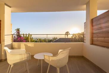 Plett Quarter Hotel   Lion Roars Hotels & Lodges
