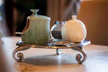 تختخواب و صبحانه Mind Body Soul Guesthouse On Featherbrooke Estate, Krugersdorp, South Africa