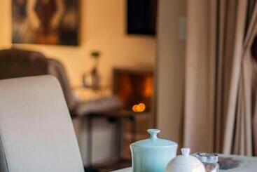 تختخواب و صبحانه Mind Body Soul Guesthouse On Featherbrooke Estate, Krugersdorp, South Africa