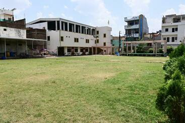 هتل The Lalit  And Restaurant, Bhopal