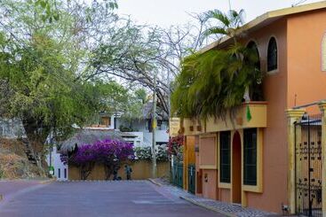 پانسیون Villa Tulipanes