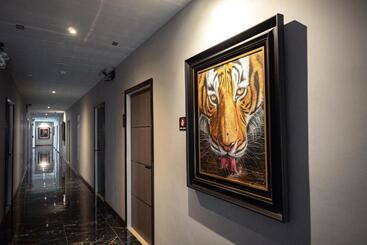 Ysw Hotel Lopburi