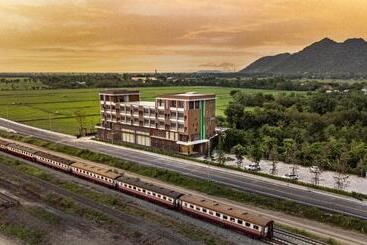 Ysw Hotel Lopburi