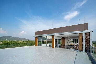 Ysw Hotel Lopburi