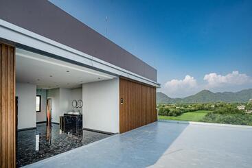 Ysw Hotel Lopburi