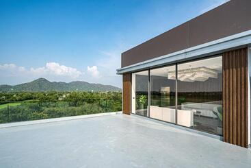 Ysw Hotel Lopburi