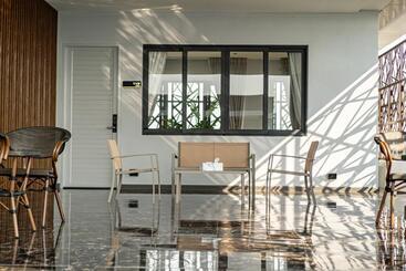 Ysw Hotel Lopburi