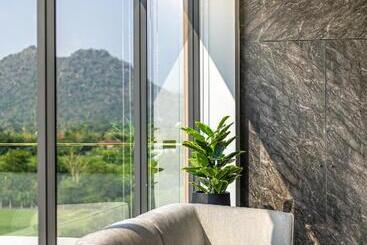 Ysw Hotel Lopburi