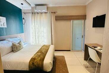 تختخواب و صبحانه Live Inn Luxury Suites