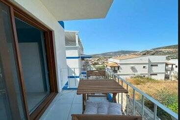 تختخواب و صبحانه Marquis Blue