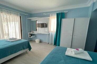 تختخواب و صبحانه Marquis Blue