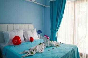 تختخواب و صبحانه Marquis Blue