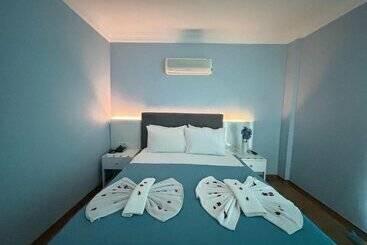 تختخواب و صبحانه Marquis Blue
