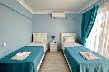 تختخواب و صبحانه Marquis Blue