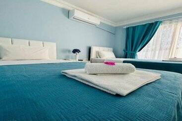 تختخواب و صبحانه Marquis Blue