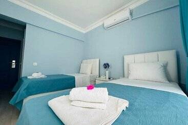 تختخواب و صبحانه Marquis Blue