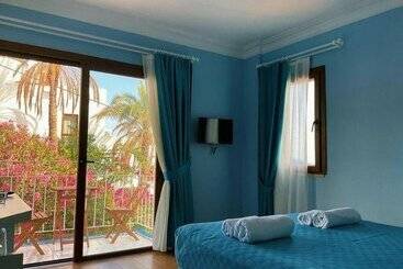 تختخواب و صبحانه Marquis Blue
