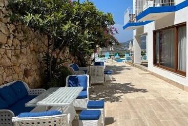 تختخواب و صبحانه Marquis Blue