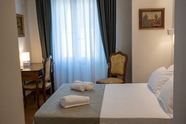 تختخواب و صبحانه Residenza Degli Speziali