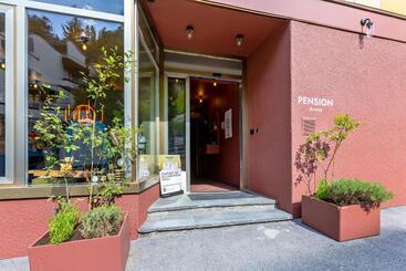 ホテル Pension Arosa   Self Check In