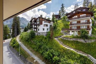 هتل Pension Arosa   Self Check In
