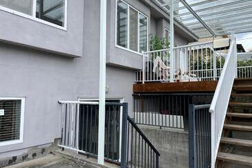 پانسیون Coze Home In Vancouver Near Yvr