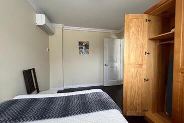 پانسیون Coze Home In Vancouver Near Yvr